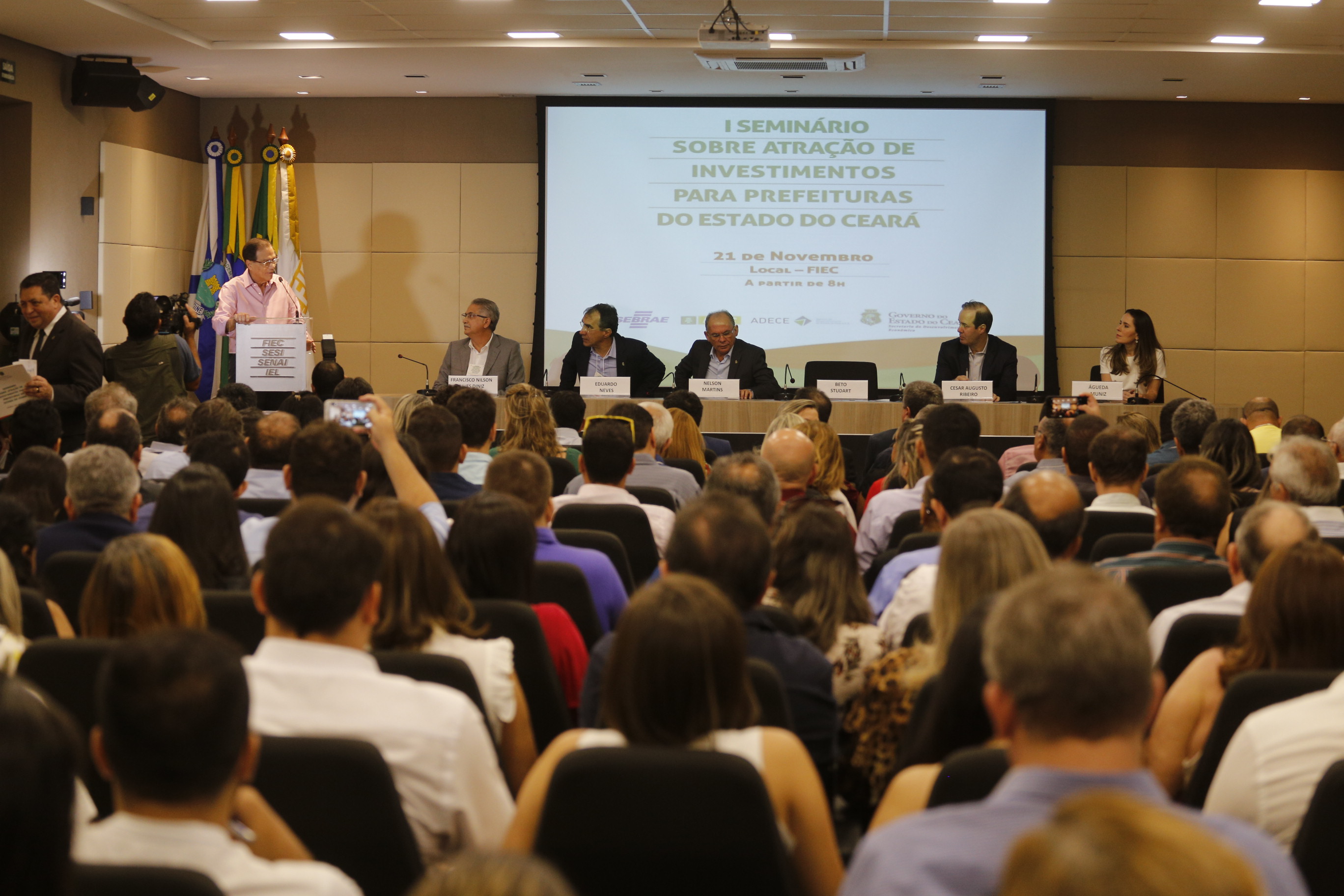 Governo do Ceará reúne prefeituras em seminário para atração de investimentos