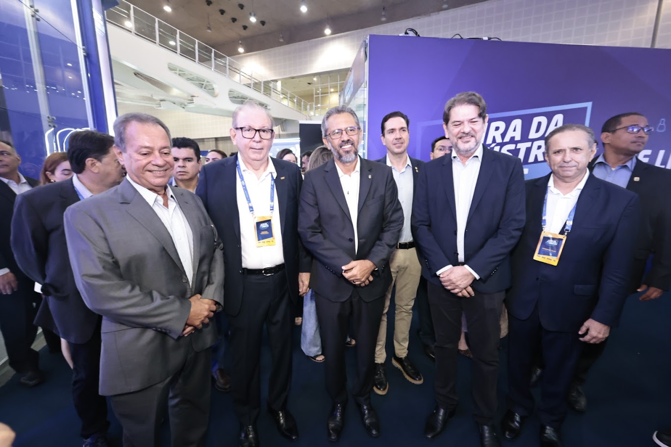 Governador Elmano de Freitas defende indústria como prioridade na política de incentivo fiscal do Estado