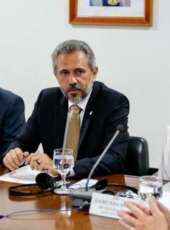 Com obras avançadas, governador Elmano de Freitas discute, em Brasília, próximas etapas do mega data center do TikTok